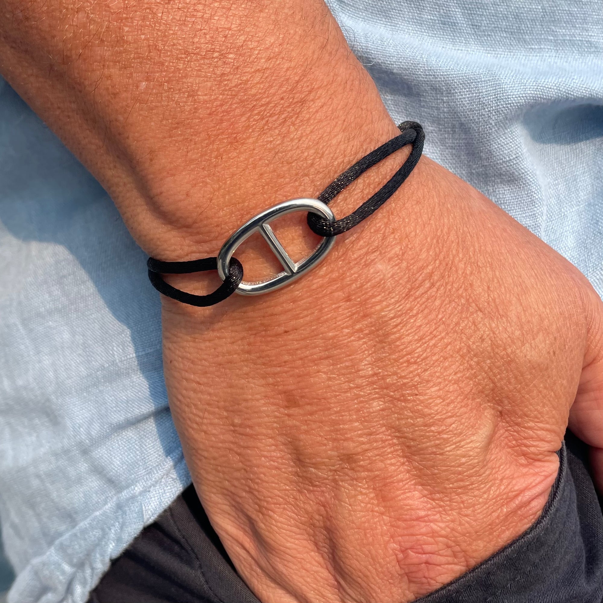 Viseu - Black String Bracelet with Anchor Chain Fixture